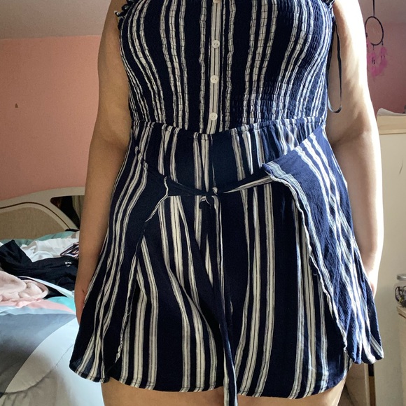 Short romper - Picture 3 of 3